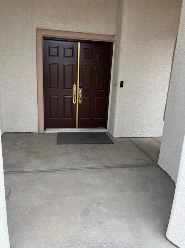 Foto del edificio - A Fabulous 4 Bedroom House in Peccole Ranch