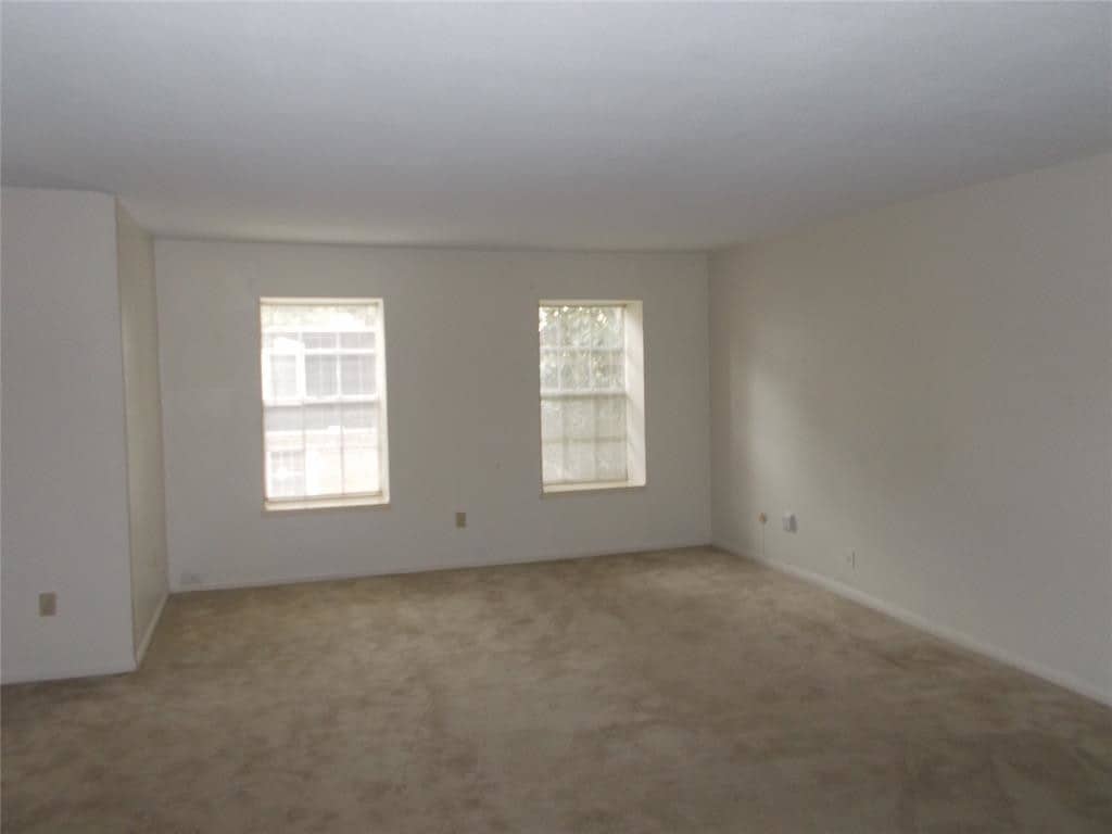Primary Photo - 355 N Post Oak Ln