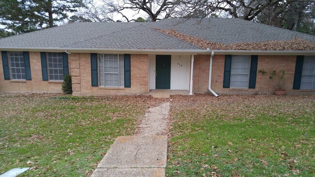 Building Photo - 714 Beth Dr