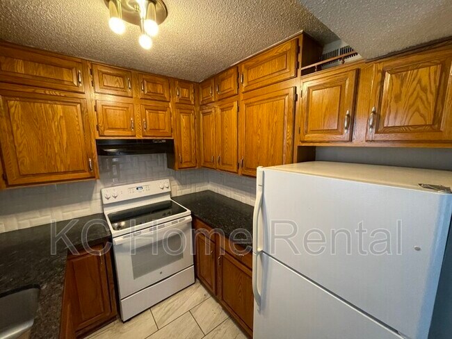 Foto del edificio - 8135 Holmes Rd