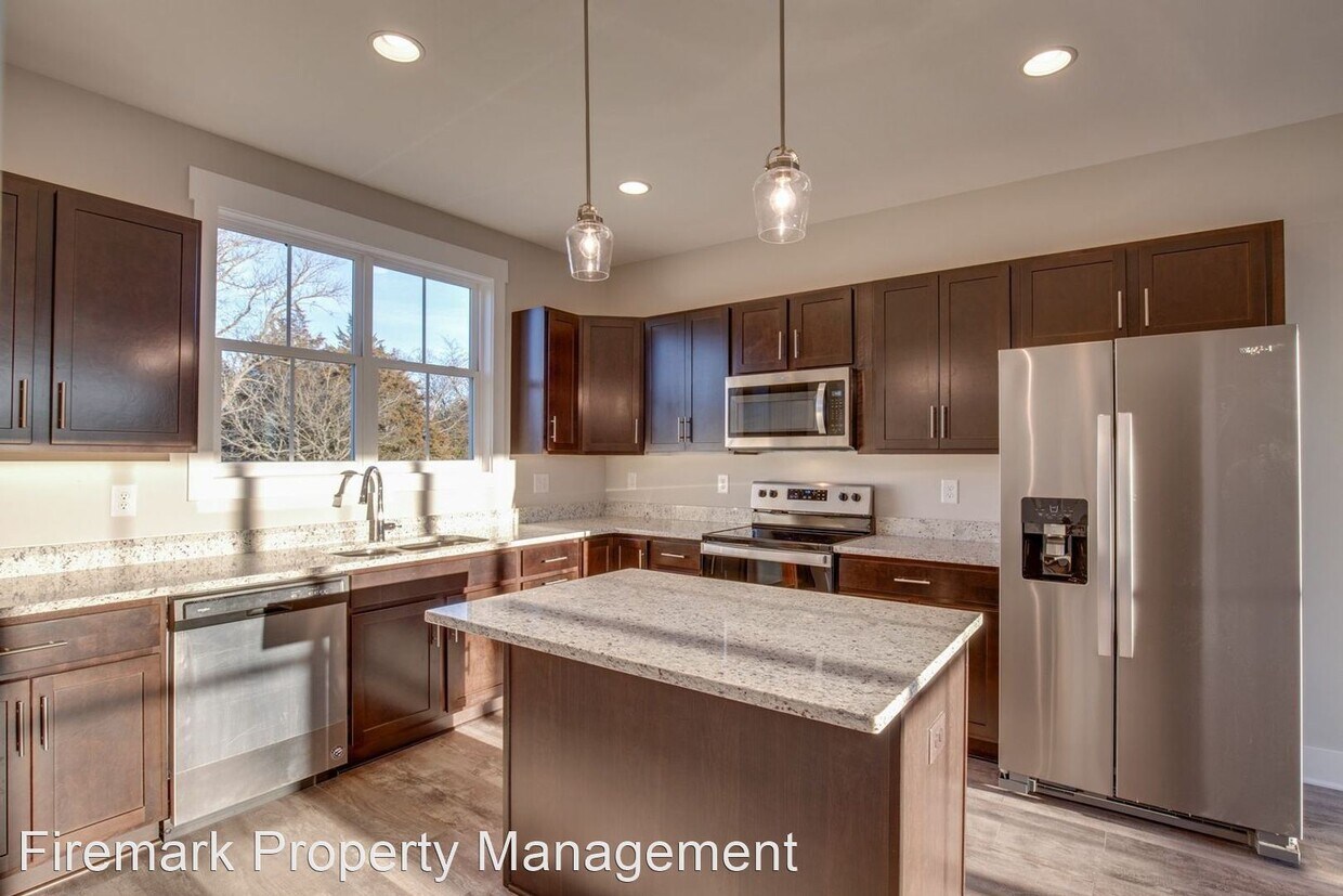 Foto principal - 2 br, 2.5 bath House - 205 Harper Landing