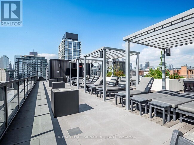 Building Photo - 120 Parliament St