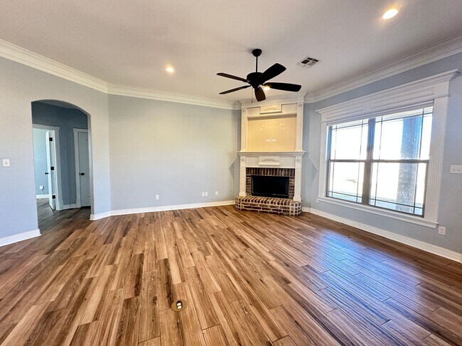 Foto del edificio - Half off the first Full Months rent! Close...