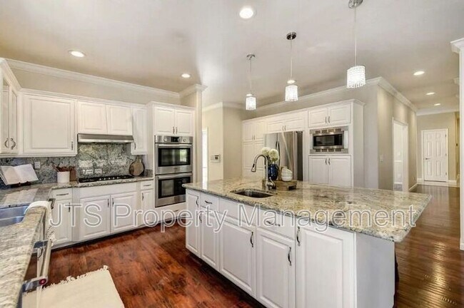 Foto del edificio - 4210 Mepham Ct