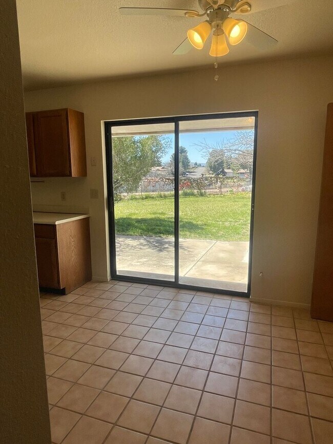 Foto del edificio - 3 Bed 2 Bath Contact Property Pros Realty ...