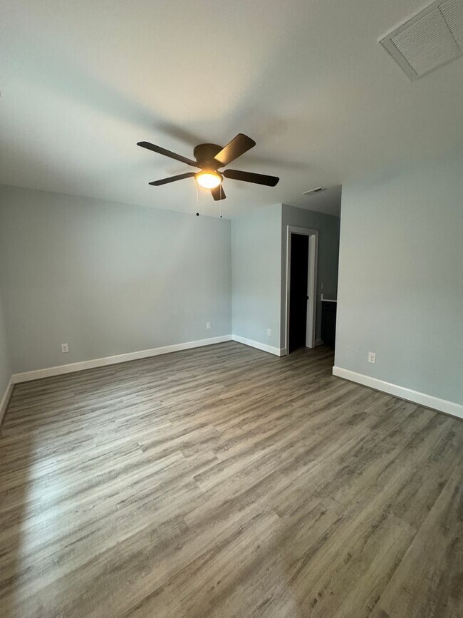 Foto del edificio - Brand New construction!!