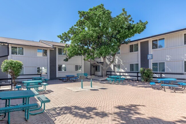 Foto del edificio - 9008 Galewood Dr