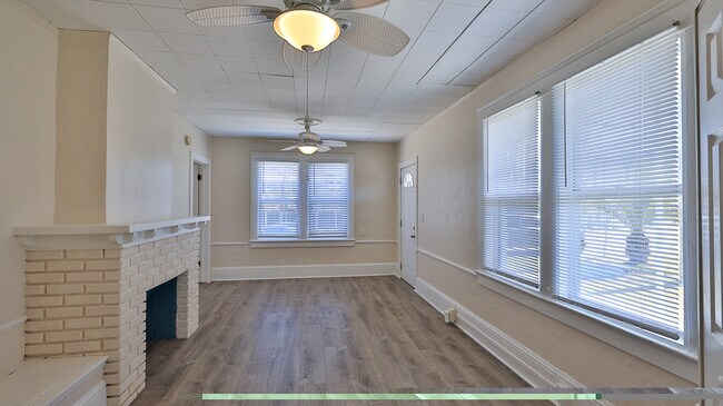 Sala de estar - 201 N Wild Olive Ave