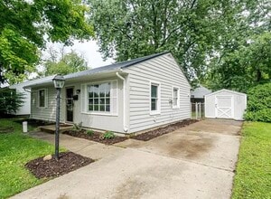 Building Photo - 307 Meadows Ave