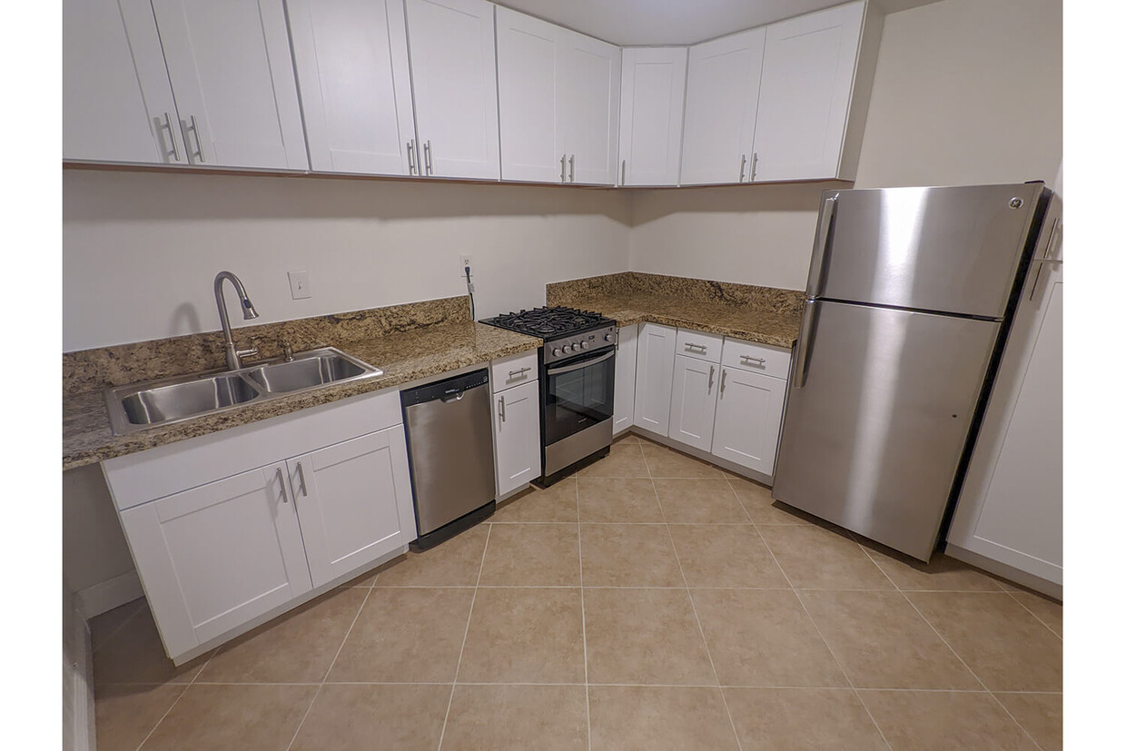 Primary Photo - 323 6th St