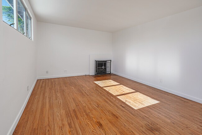 Building Photo - 16511 W Sunset Blvd
