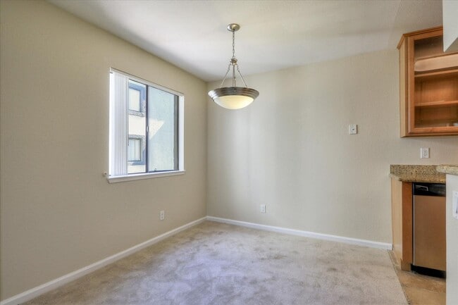Building Photo - 880 E Fremont Ave