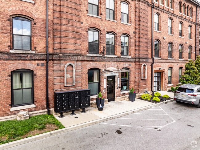 Building Photo - The 1865