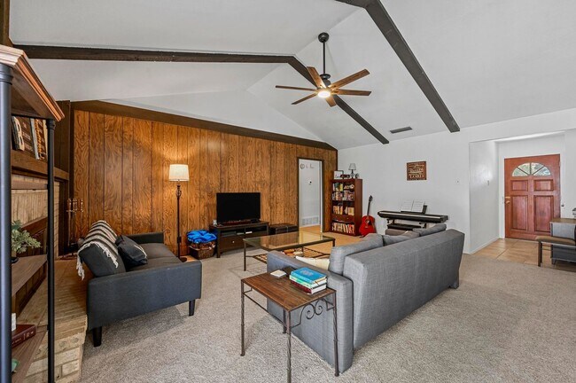 Building Photo - Great Lewisville 3/2 home