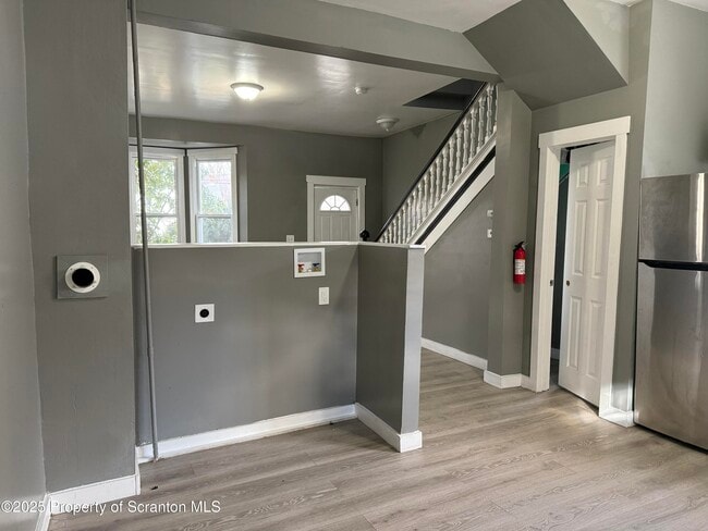 Foto del edificio - 2204 Golden Ave