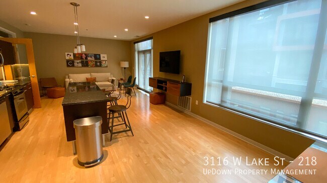 Foto del edificio - 3116 W Lake St