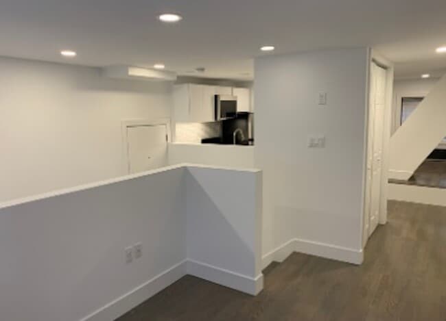 Building Photo - 22 Phillips St