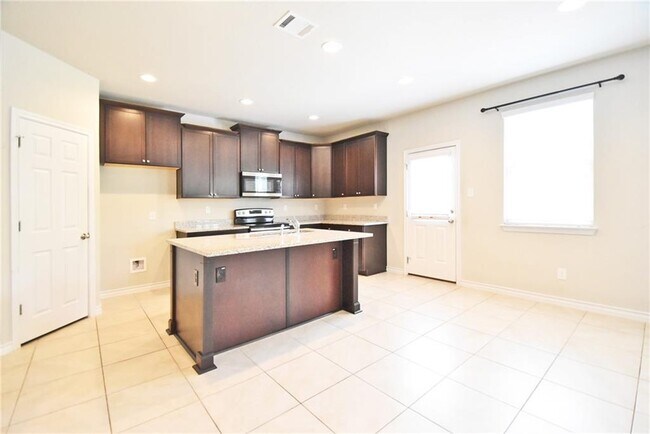 Building Photo - 548 Appalachian Trl