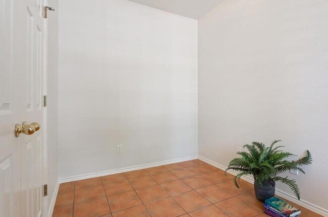 Building Photo - 97 Verde Ranch Loop