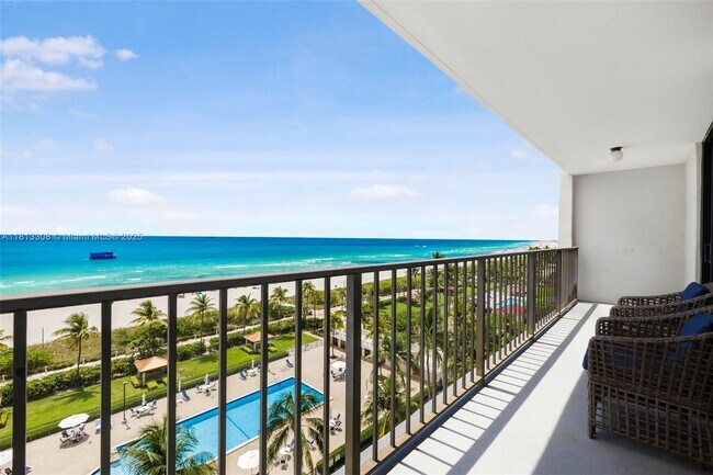 Foto del edificio - 2625 Collins Ave