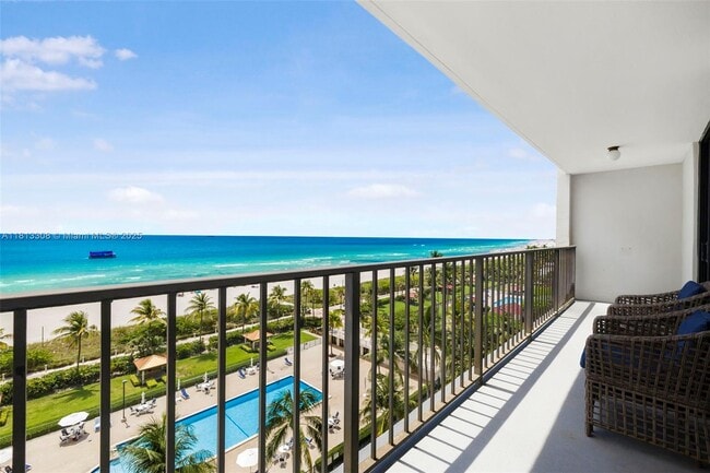 Building Photo - 2625 Collins Ave
