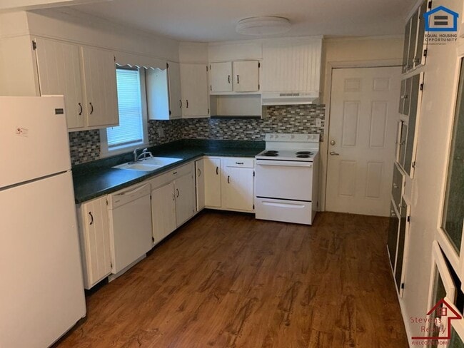 Building Photo - 3427 S Haven Rd