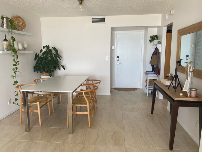 Entrance and Dining Area - 101 Briny Ave