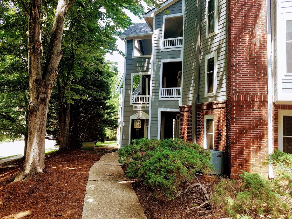931 Washington St, Raleigh, NC 27605 Condo for Rent in Raleigh, NC