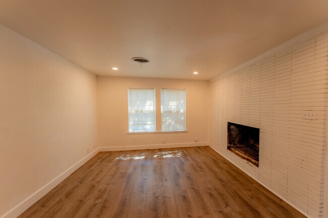 Foto del edificio - 1103 N Grant Dr