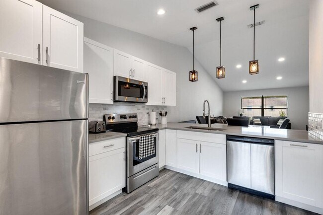 Foto del edificio - 13155 Chadwick Ct