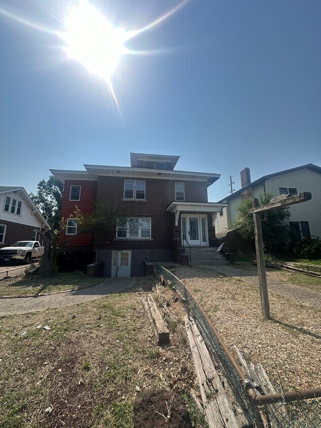 Primary Photo - 1709 S 5th St