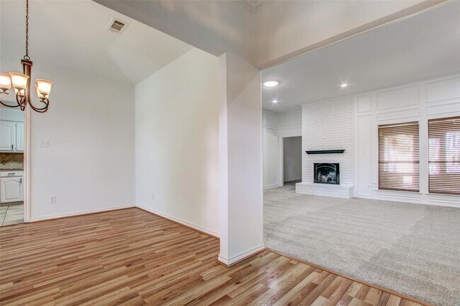 Building Photo - 1105 Sunset Dr