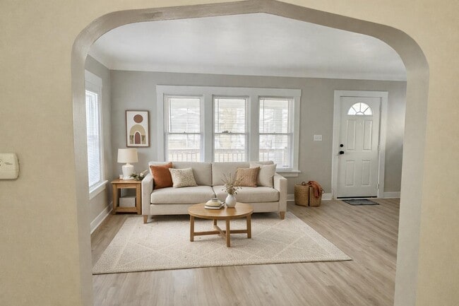 Building Photo - 1812 Kensington Rd