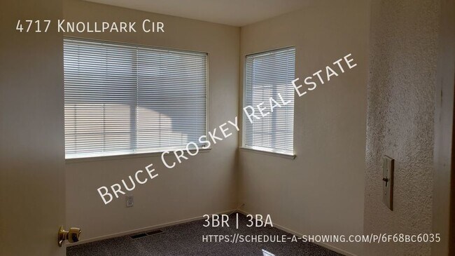Building Photo - Available now!  Updated home, close to par...