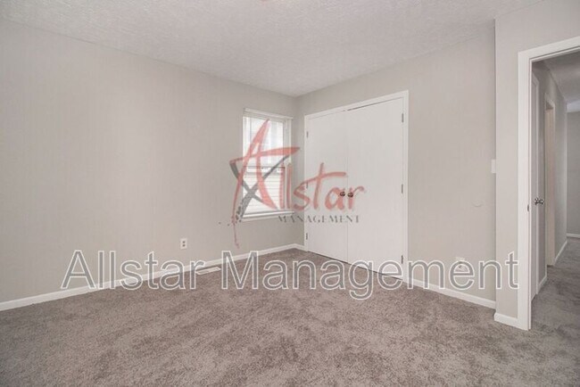 Building Photo - 911 E 130th St
