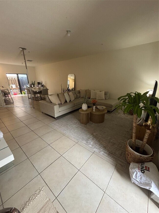 Foto del edificio - 10443 NW 82nd St