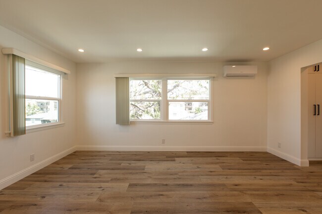 Sala de estar - 7116 Flight Ave
