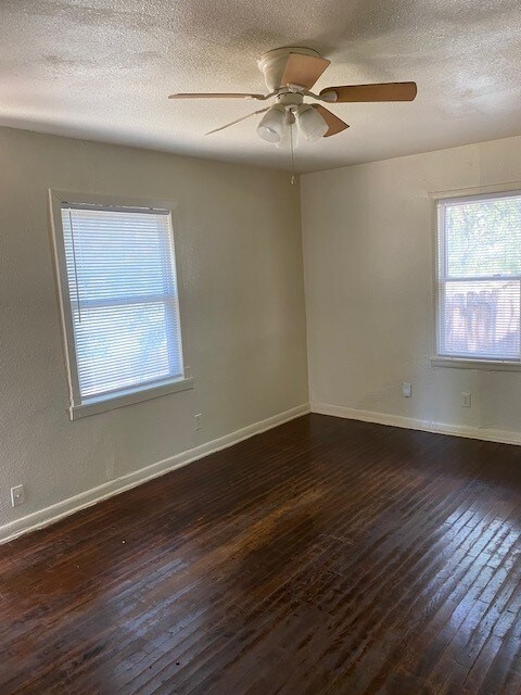Building Photo - 5402 Ledesma Rd