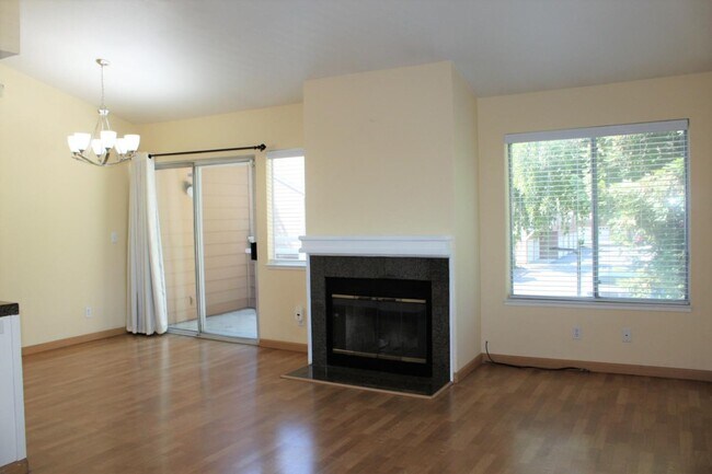 Building Photo - 2527 Alveswood Cir
