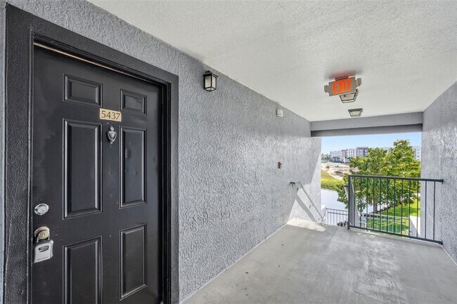 Foto del edificio - 3702 Palm Desert Ln