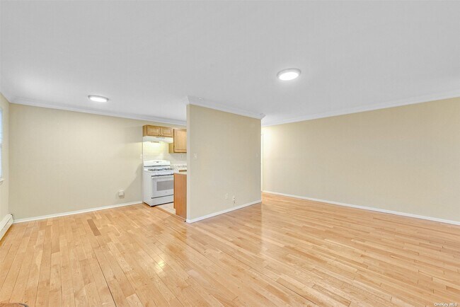Building Photo - 9 A Hemlock Dr