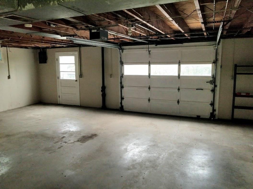 Building Photo - 1601 Lion Rd