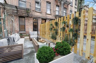 Building Photo - 437 W 46th St
