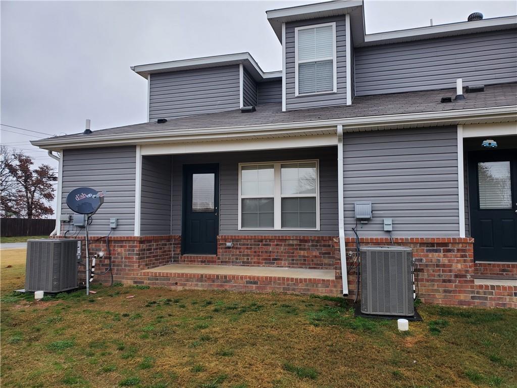 1002 S Holly St, Siloam Springs, AR 72761 House Rental in Siloam