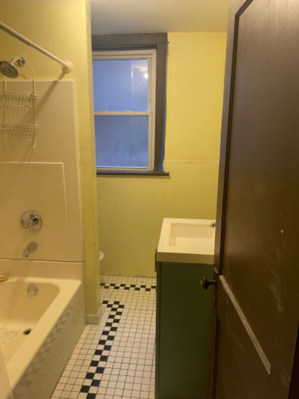 Building Photo - 4238 Dewey Ave