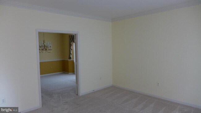 Foto del edificio - 10008 Manor Pl