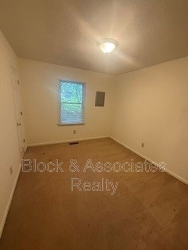 Building Photo - 1325 Timberlane