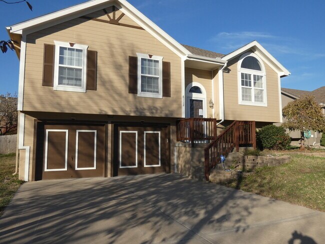 Building Photo - Beautiful Updated In Liberty School District!