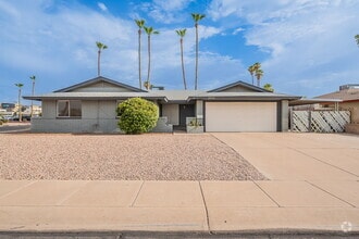 Building Photo - 2543 E Huntington Dr