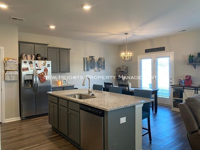 Building Photo - 106 Sarcoxie Rd